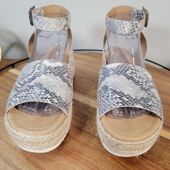 Soda Snake Print Espadrilles Sandals Wedges Size 7 - Picture 7 of 14